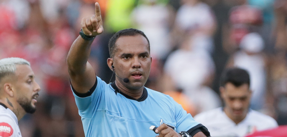 Diego Fernando apita partida de ida entre Náutico x Sport