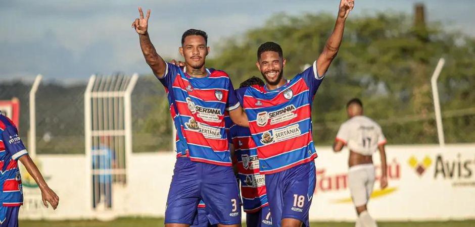 No duelo dos líderes, Decisão e Vitória se enfrentam