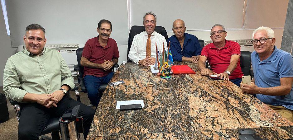 Evandro Carvalho recebe Presidente da Liga de Carpina na FPF