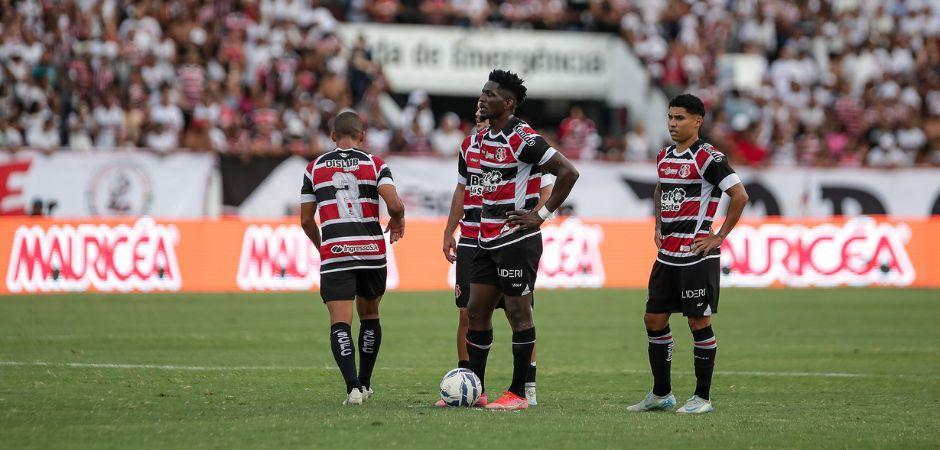 Com apoio da torcida, Santa Cruz recebe o Horizonte-CE no Arruda 
