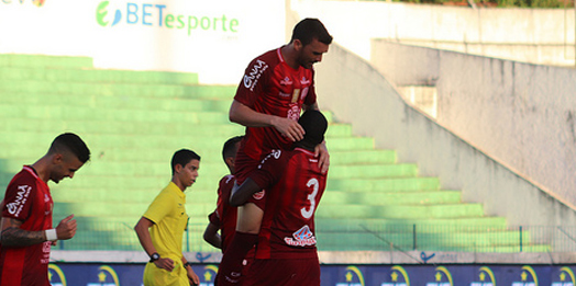 Náutico vence o América e, agora, é líder
