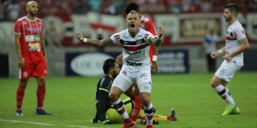 Santa Cruz enfrenta o Confiança fora de casa