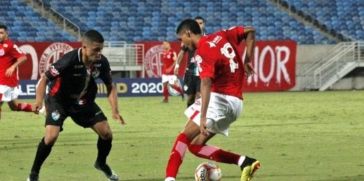 Salgueiro vence fora de casa e chega aos seis pontos