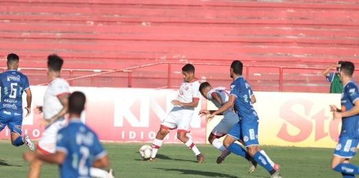 Jogando dentro de casa, Náutico tropeça contra o Confiança