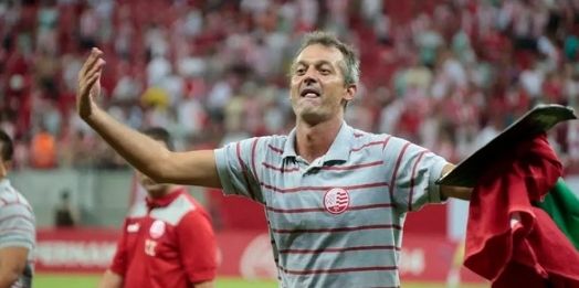 Lisca elogia Hélio e fala sobre 1ª vez nos Aflitos: 'Um prazer'