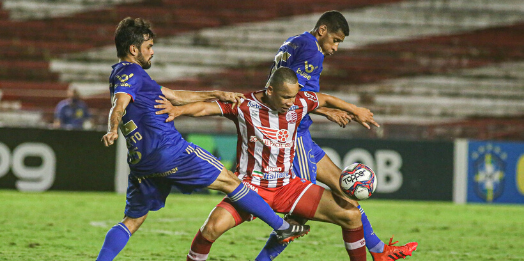 Com gol no fim, Náutico perde para o Cruzeiro nos Aflitos