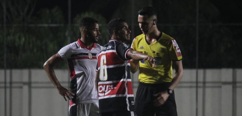 Santa Cruz vence o Atlético-BA e entra no G4