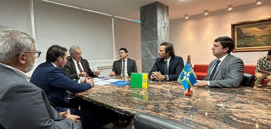 Evandro Carvalho recebe parlamentares na FPF